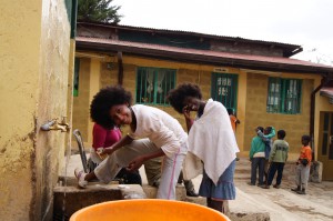 Jeunes filles à Burrayou - 2016