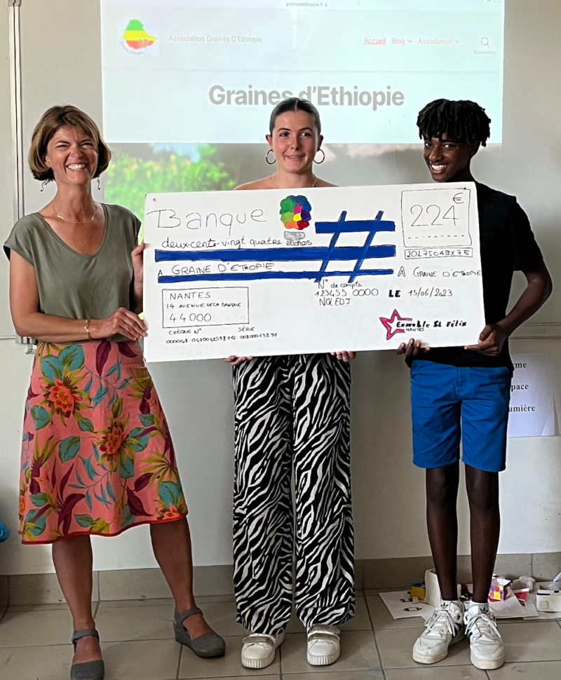 Remise du chèque au profit de Graines D'Ethiopie